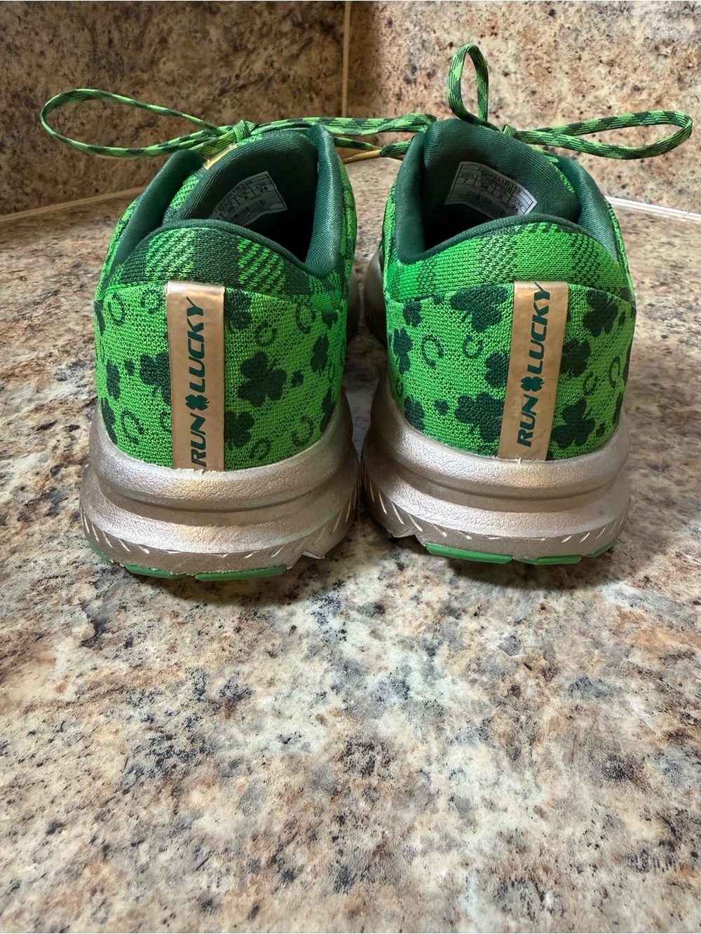 Brooks Launch 6 Run Lucky Green Gold Shamrock Shoes Womens Size US 7 Clover - Picture 4 of 11
